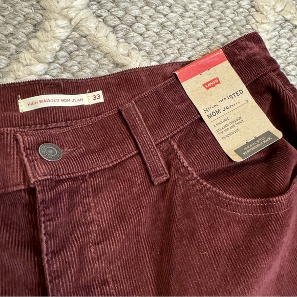 NWT! Levi’s High-Waisted Mom Burgundy Corduroy Jeans Size 33 26986-0048 - Picture 4 of 11